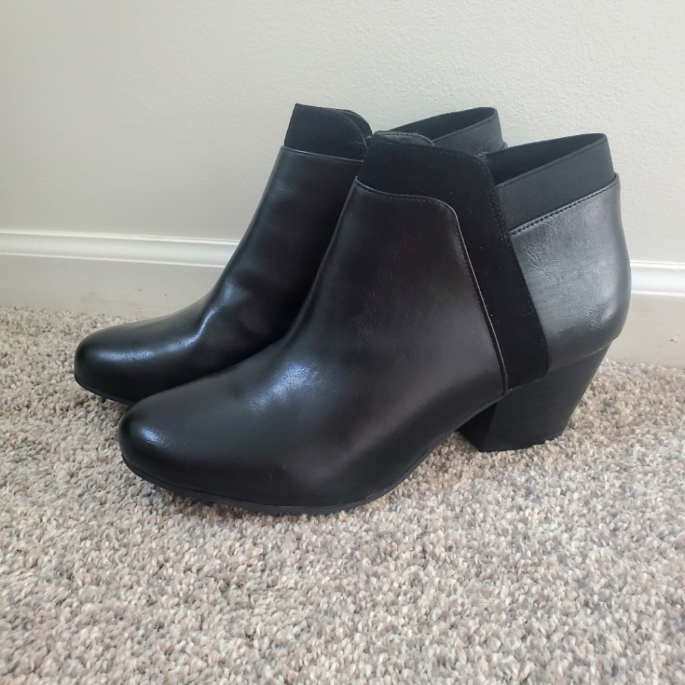 Super cut ankle boots. Size 11.